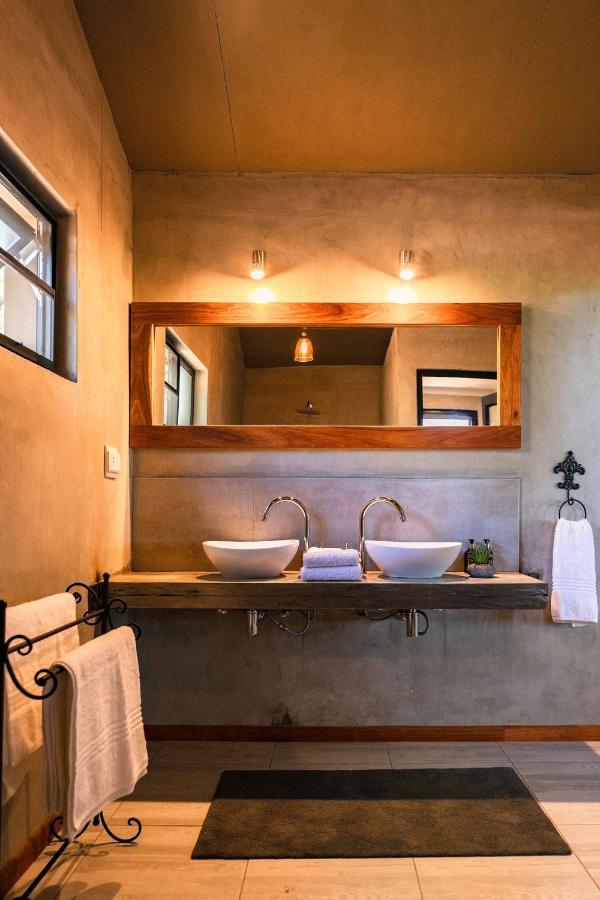 Kifaru Luxury Lodge オウチョ エクステリア 写真